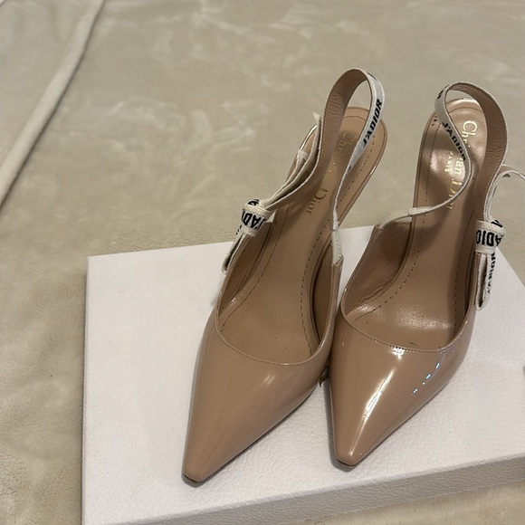 J'Adior Slingback Pump- Nude Patent Calfskin- size 38 - Picture 6 of 7